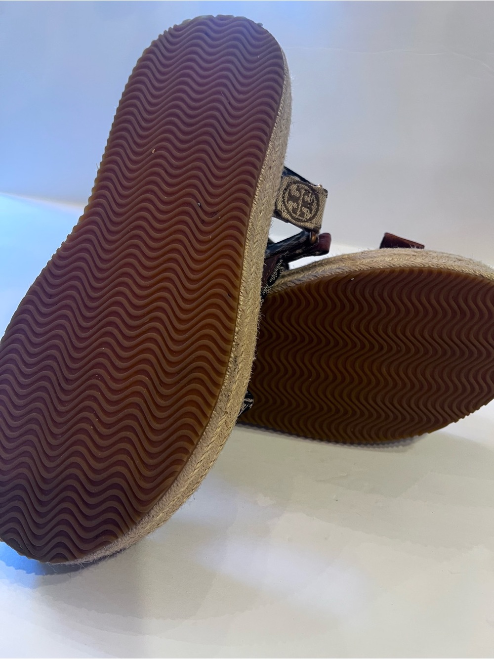 Tory Burch Brown Logo-Print Platform Sandals - Picture 7 of 7